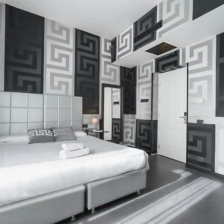 Deco Hotel 2*