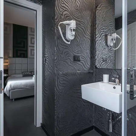 Deco Hotel 2*